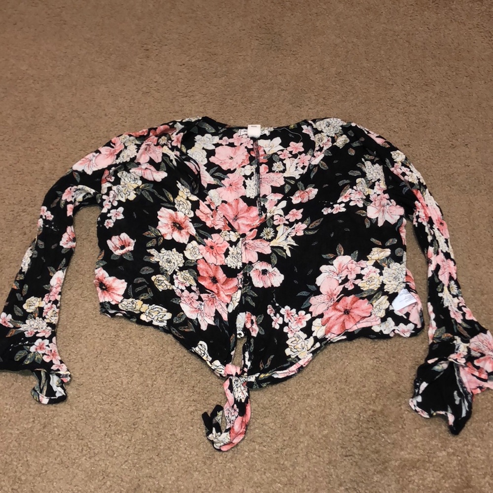 Floral sleeved crop
